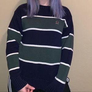 Vintage 90s Tommy Hilfiger lion crest logo.